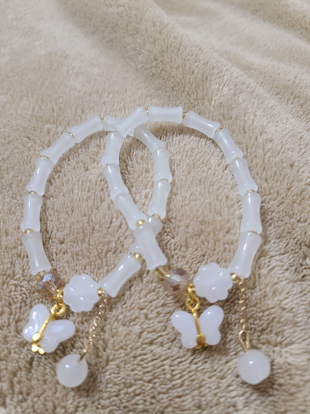 Glass Elegant White Beaded Butterfly Charm Bracelet with Gold Accents - Picture 3 of 3